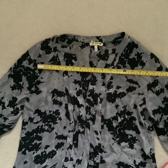 Joie 100% silk v neck blouse - Picture 4 of 6